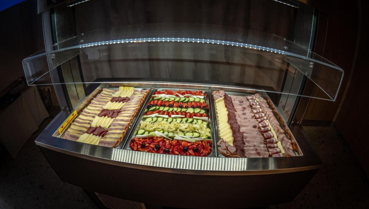 Hotel Novy Kastiel - Self Check-In Топольчани Экстерьер фото