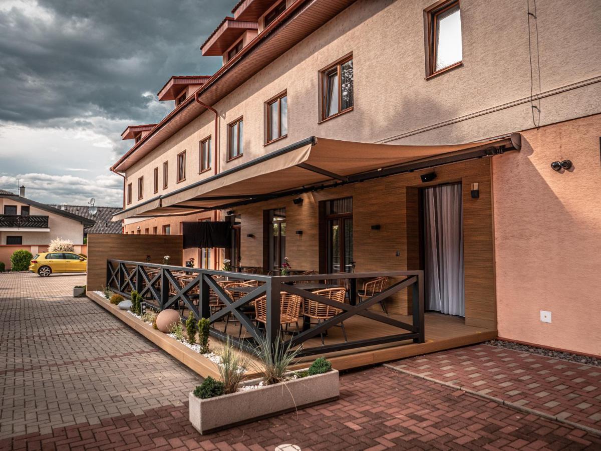 Hotel Novy Kastiel - Self Check-In Топольчани Экстерьер фото