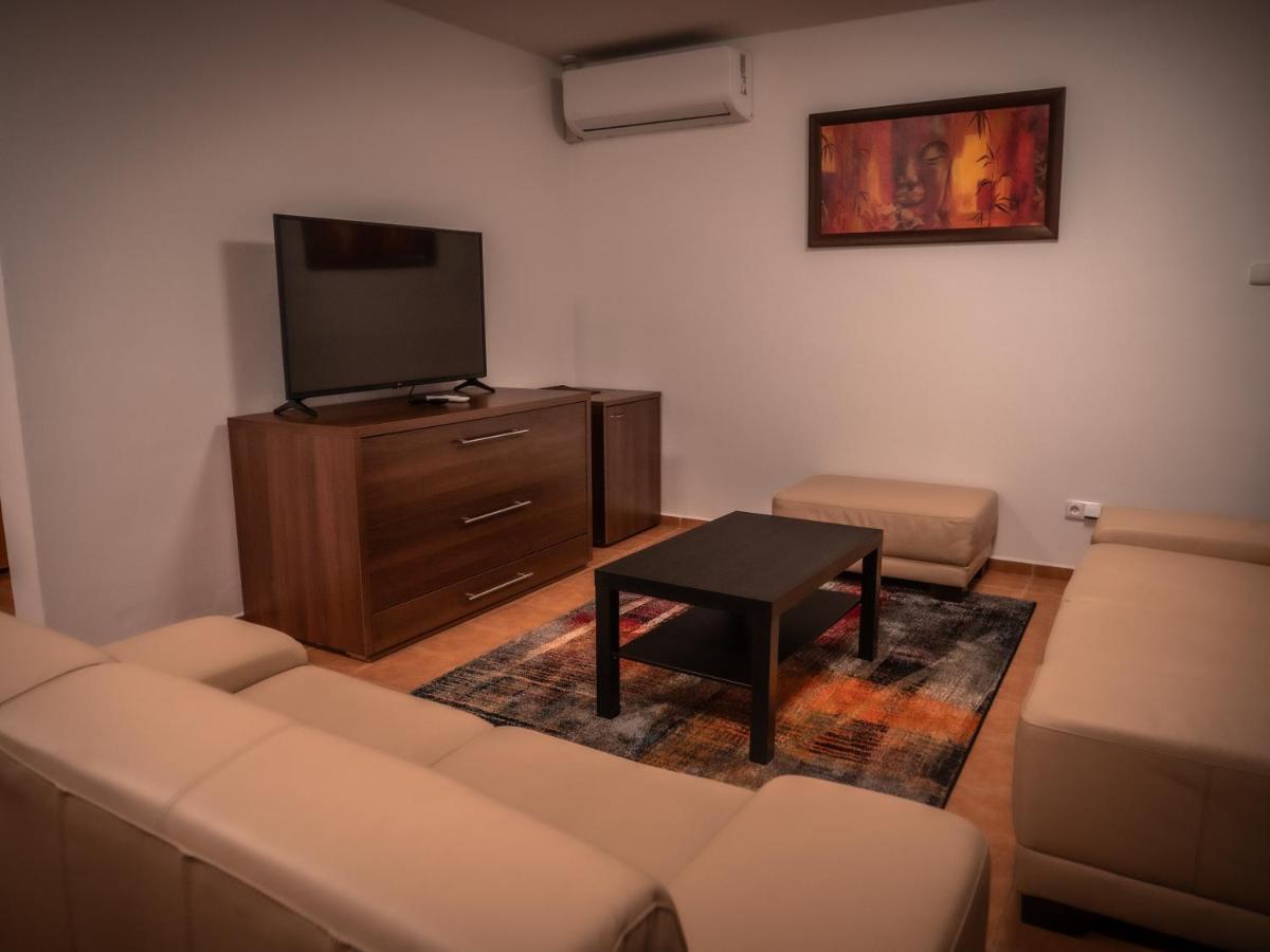 Hotel Novy Kastiel - Self Check-In Топольчани Экстерьер фото