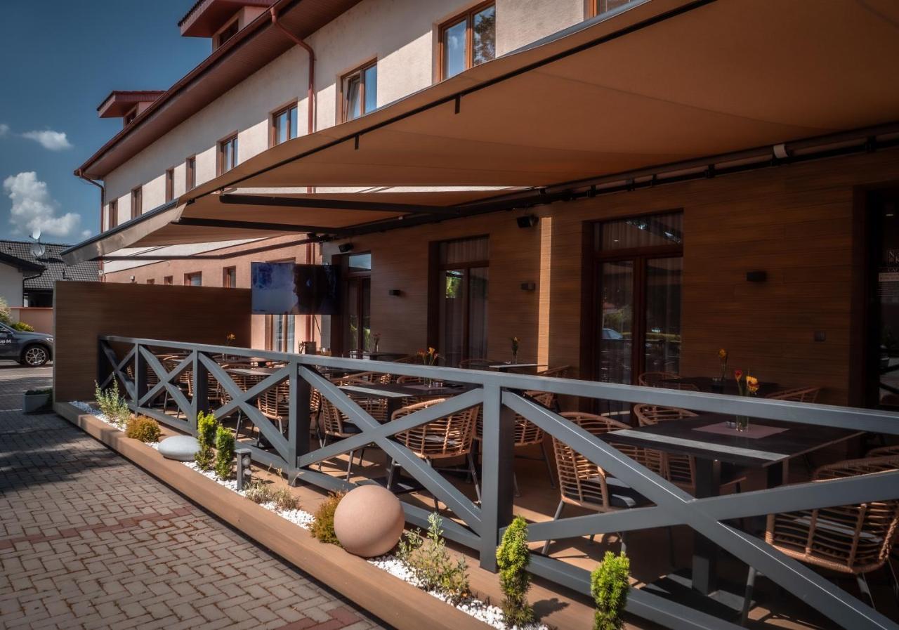 Hotel Novy Kastiel - Self Check-In Топольчани Экстерьер фото